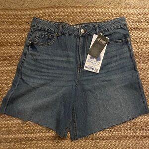 Medium Washed - Baggy 90s Style Jean Shorts